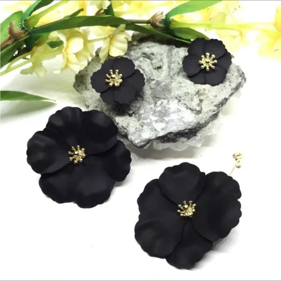 Black Double Flower Earrings - Picture 7 of 7